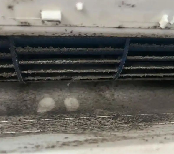 大同市空调吹的风有股烧焦味是怎么回事